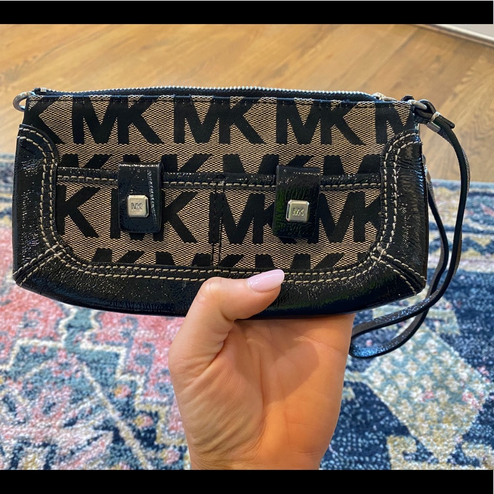 Brand New Michael Kors Wristlet